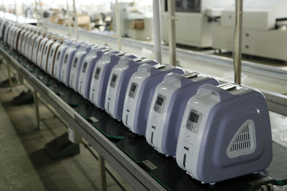 معدل التدفق 1 ~ 3L مرطب الاوكسجين المحمول المرطب مع نظام توازن الحرارة HEPA Filter