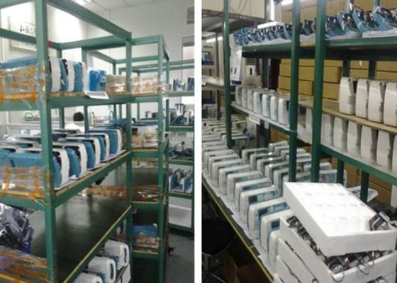 90 درجة دوران القطب المشبك مضخة التسريب الطبي المتاحة مع 0.1 ~ 1200 مل / ساعة الوضع الجزئي 0.1-99.9 مل / ساعة